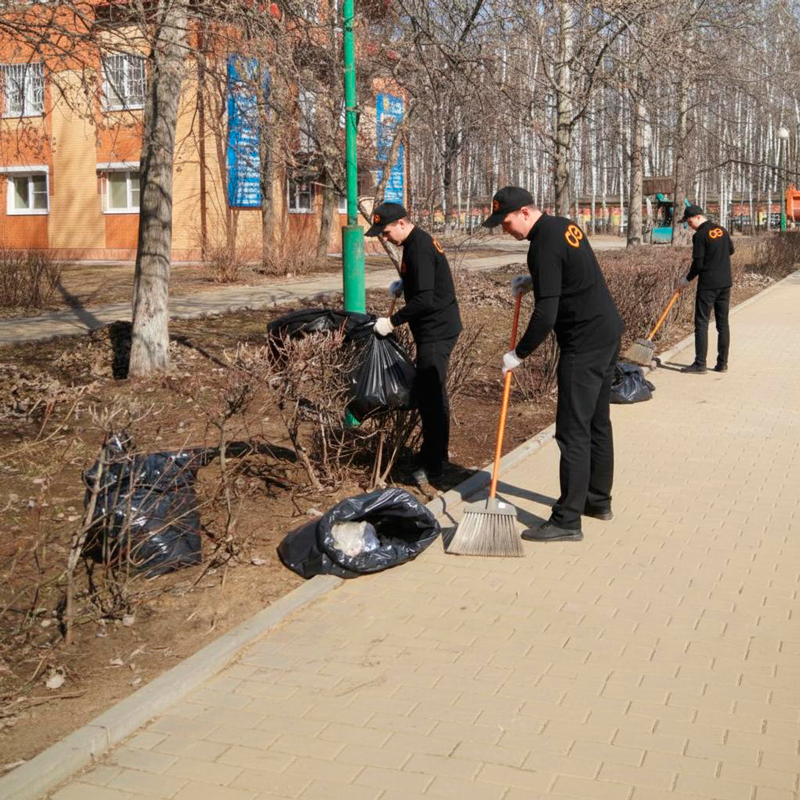 Уборка листьев в Кириллове